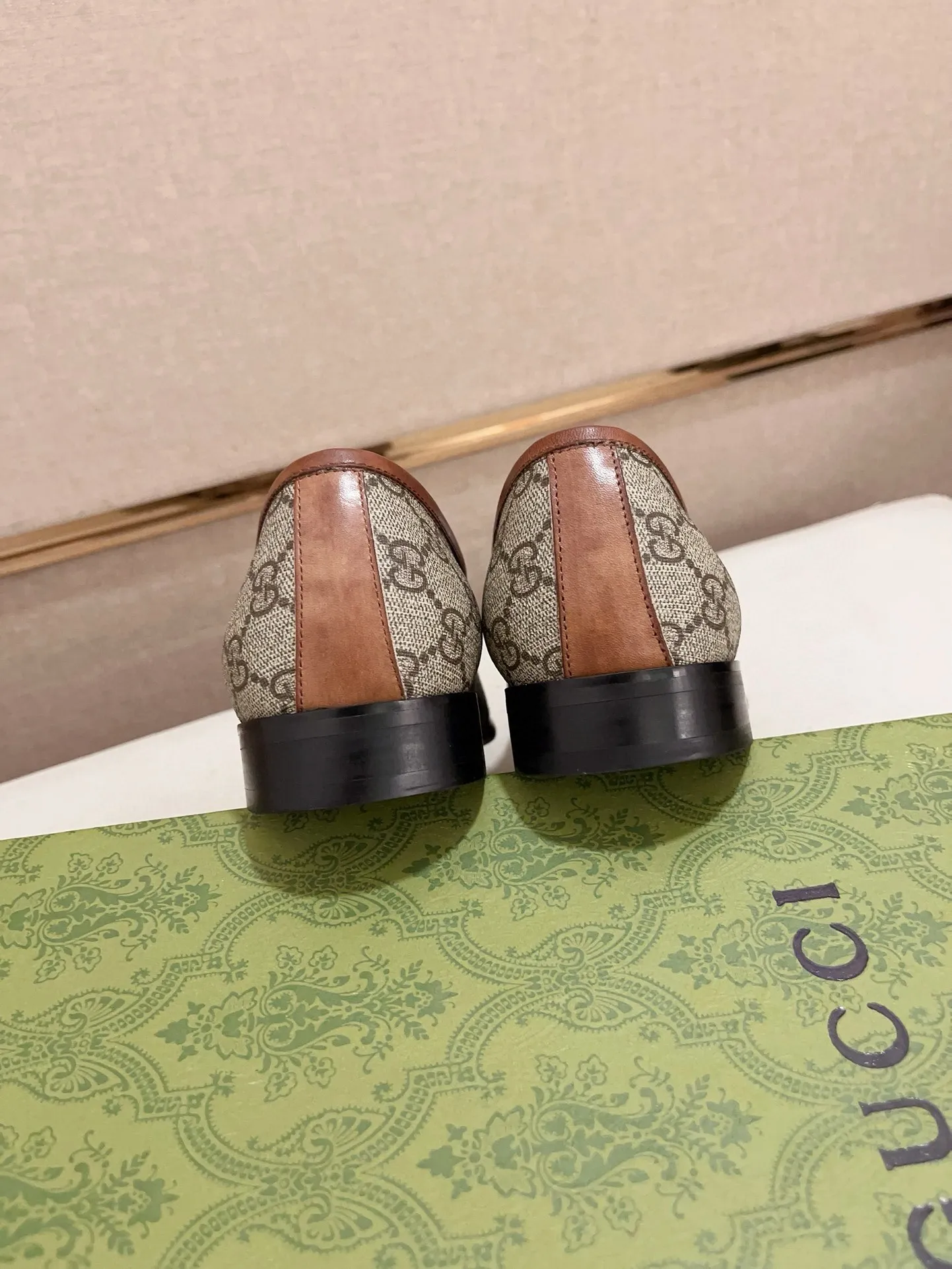Men's shoes 💰: 520💰 (GUCCI) New product series ss hot new products 💢 💠 Casual suit shoes 👞, top imported materials Upper hardware buckles and shoe side logos, insoles and soles with brand logos 💠 💎 Upper: imported PVC material 100% 💎 Lining: cowhide/100% 💎Feet: cowhide/100% 💎Sole: rubber/100% 💎SIZE: 38 39 40 41 42 43 44 Can be customized 45
